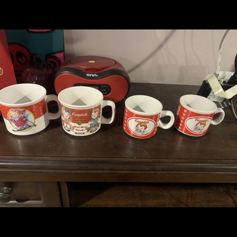 4 vintage Campbells soup mugs